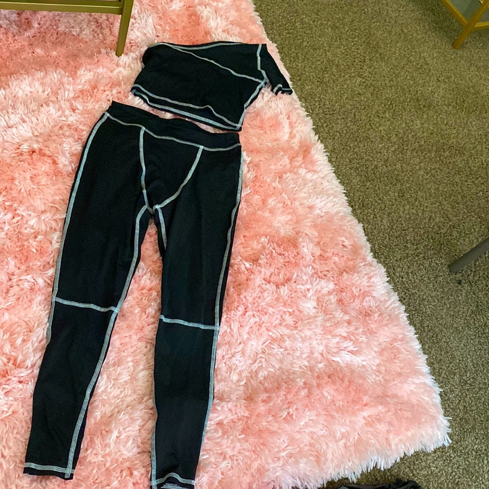 Black and white 2 piece set